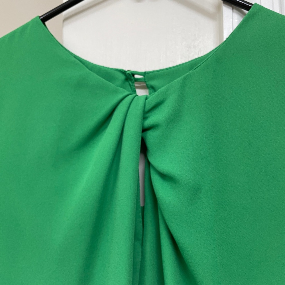 West K: XS Green Sleeveless Keyhole Twist Front - Picture 3 of 9